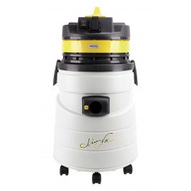 Aspirateur commercial pour résidus secs par Johnny Vac - avec prise pour outil électrique - moteur de 509 watts - 12,7 ampères - capacité de 11,4 gal (43 L)