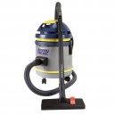 Aspirateur commercial Johnny Vac - capacité de 15 L (4 gal) - accessoires et sac en papier inclus - prise électrique intégrée - moteur 1000 W - roues pivotantes
