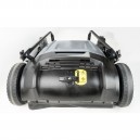 Balai mécanique manuel - Johnny Vac - 32" (81,3 cm) de largeur de nettoyage - 2 brosses latérales - capacité du réservoir 10,5 gal (40 L)