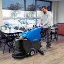 Johnny Vac - Autorécureuse d’une largeur de 20" avec batterie de 24V 200 A/H et chargeur, rendement de 1950 m2/h JVC50BCN